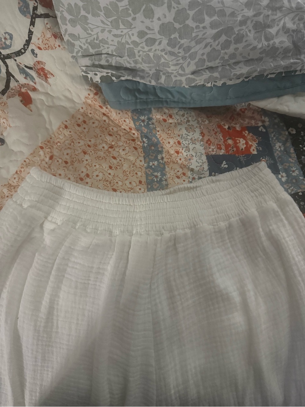 White Gauze Wide-Leg Pull-On Pants never worn New without tags. - Picture 5 of 6